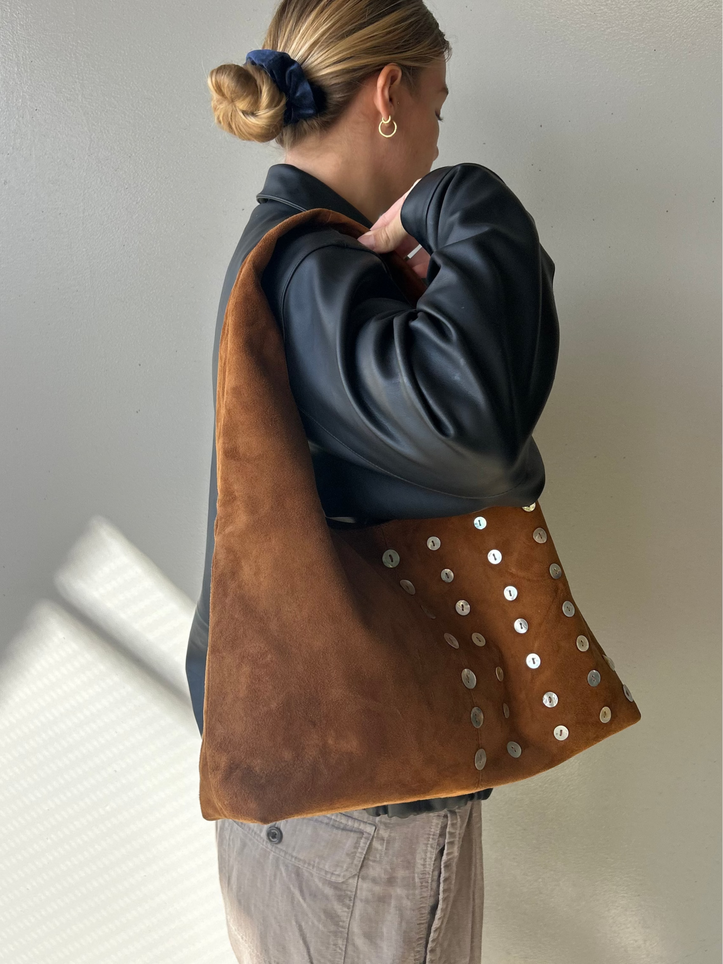 Brown suede slouch shoulder bag pearl buttons DAE Resort 